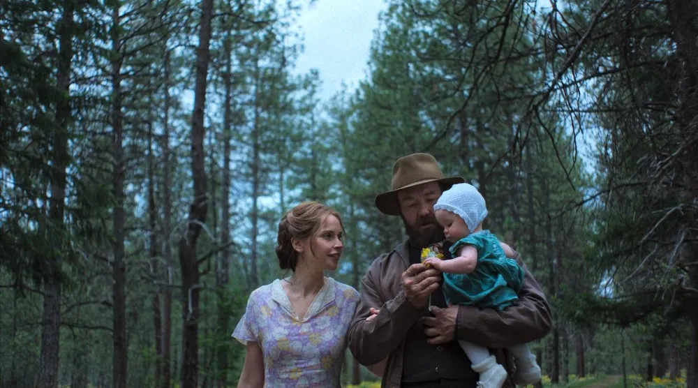 جويل إدجرتون وفيليسيتي جونز... الثنائي الآتي من زمنٍ آخر (نتفليكس)