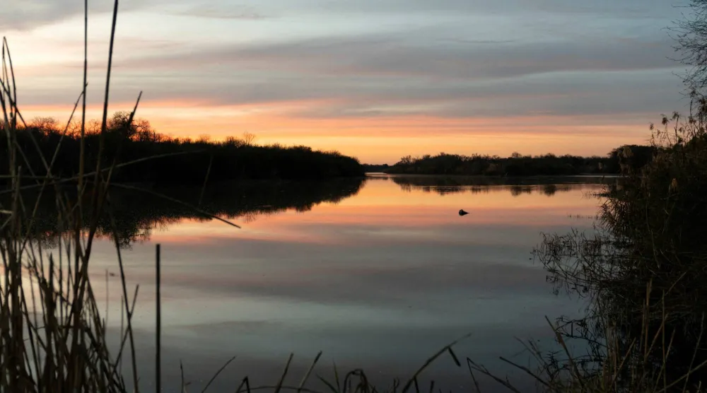 نهر ريو برافو الذي يسميه الأميركيون ريو غراندي (رويترز)