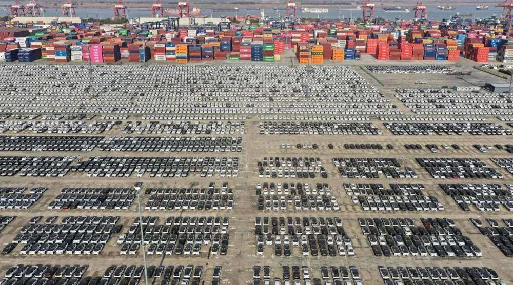 آلاف الحاويات المُعدَّة للتصدير في ميناء نانجينغ العملاق شرق الصين (أ.ف.ب)