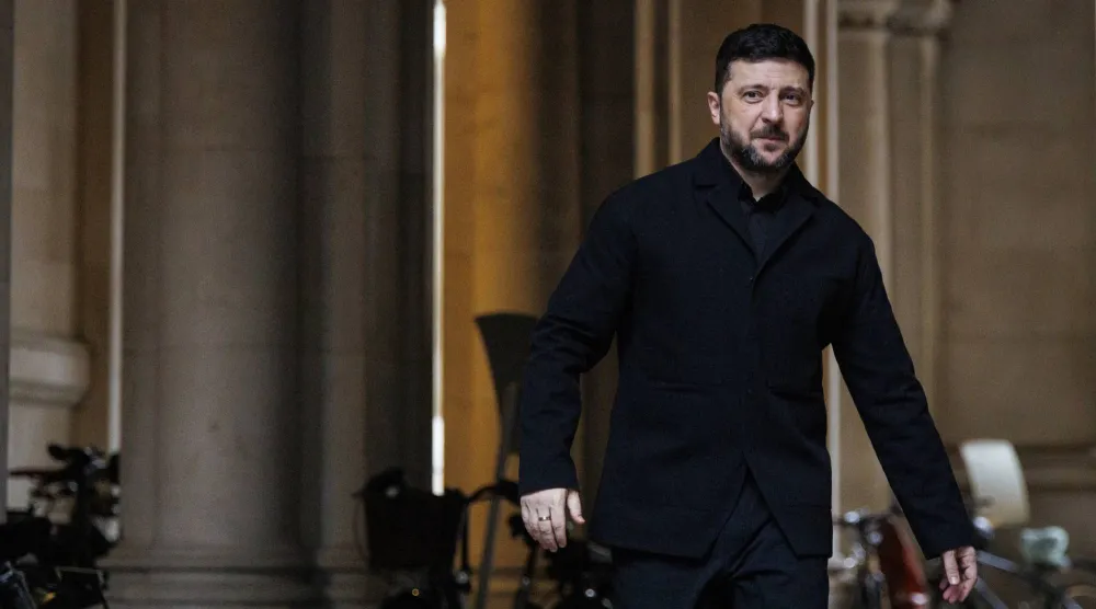 الرئيس الأوكراني فولوديمير زيلينسكي في لندن (إ.ب.أ)