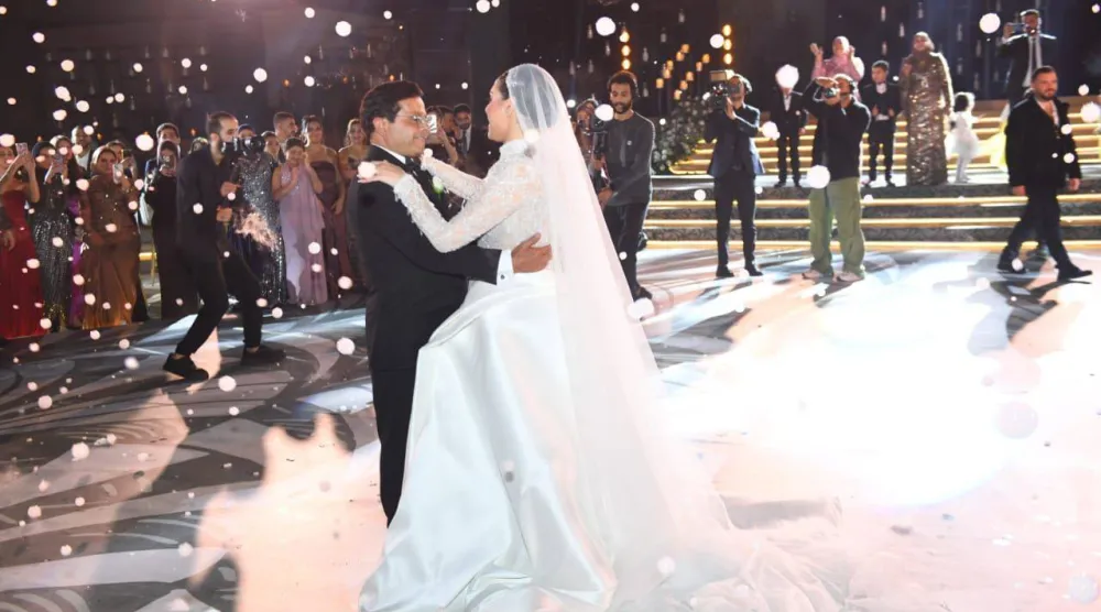 هنيدي خلال رقصه مع ابنته (الشرق الأوسط)