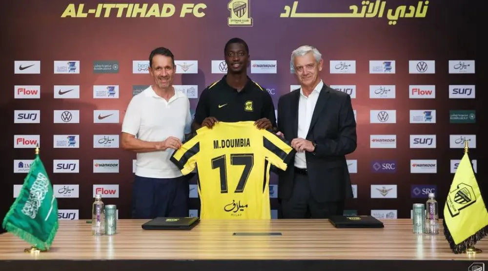 المالي مامادو دومبيا لاعب وسط نادي الاتحاد (الدوري السعودي)