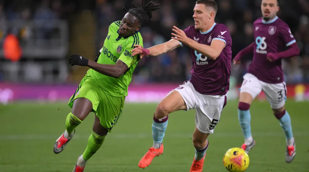 فولهام هزم بيرنلي في «البريميرليغ» (د.ب.أ)