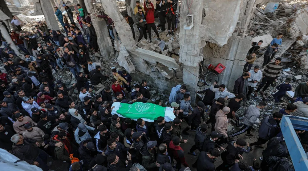 جانب من تشييع رائد سعد في قطاع غزة الأحد (إ.ب.أ)