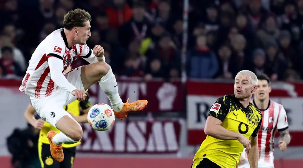 التعادل الإيجابي حسم موقعة فرايبورغ ودورتموند (إ.ب.أ)