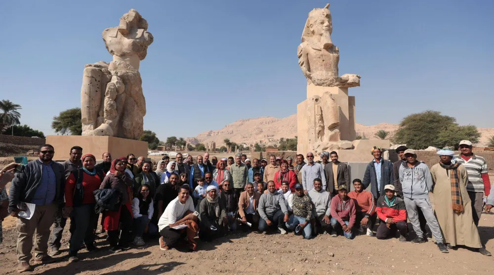 فريق عمل المشروع في صورة جماعية (وزارة السياحة والآثار المصرية)