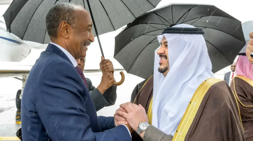 الأمير محمد بن عبد الرحمن نائب أمير منطقة الرياض يستقبل عبد الفتاح البرهان رئيس مجلس السيادة الانتقالي السوداني (واس)