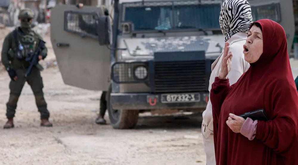 الجيش الإسرائيلي في مخيم نور شمس للاجئين الفلسطينيين شمال الضفة الغربية (أ.ف.ب)