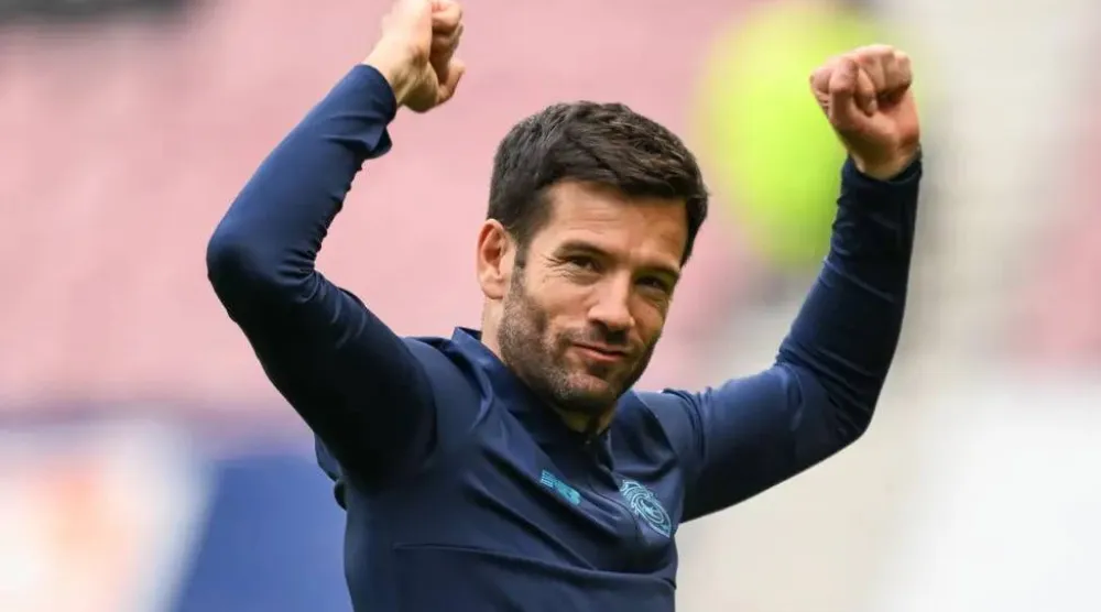 برايان باري ميرفي مدرب كارديف (رويترز)