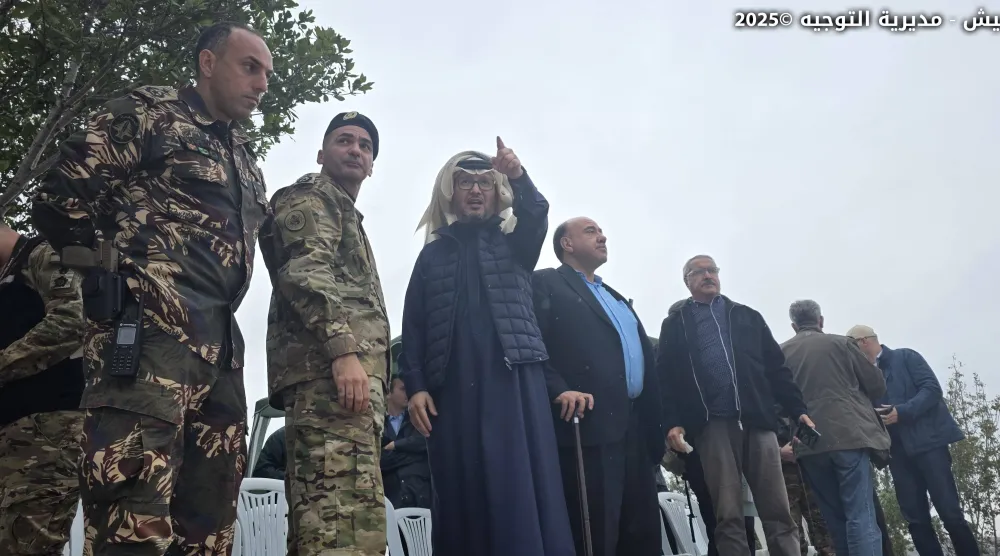 سفير المملكة العربية السعودية لدى بيروت وليد بخاري خلال مشاركته في الجولة إلى الجنوب (قيادة الجيش)