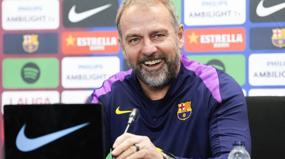 المدرب الألماني لبرشلونة هانزي فليك (إ.ب.أ)