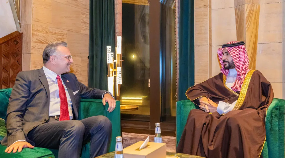وزير الدفاع السعودي خلال مباحثاته مع كبير مستشاري الرئيس الأميركي للشؤون العربية والأفريقية (واس) 