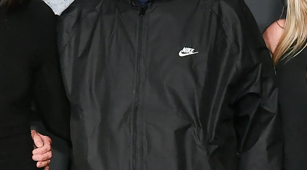 نيك راينر خلال العرض الأول لفيلم «سباينال تاب 2: النهاية مستمرة» في 9 سبتمبر 2025 بمسرح إيجيبشن في هوليوود (أ.ب)