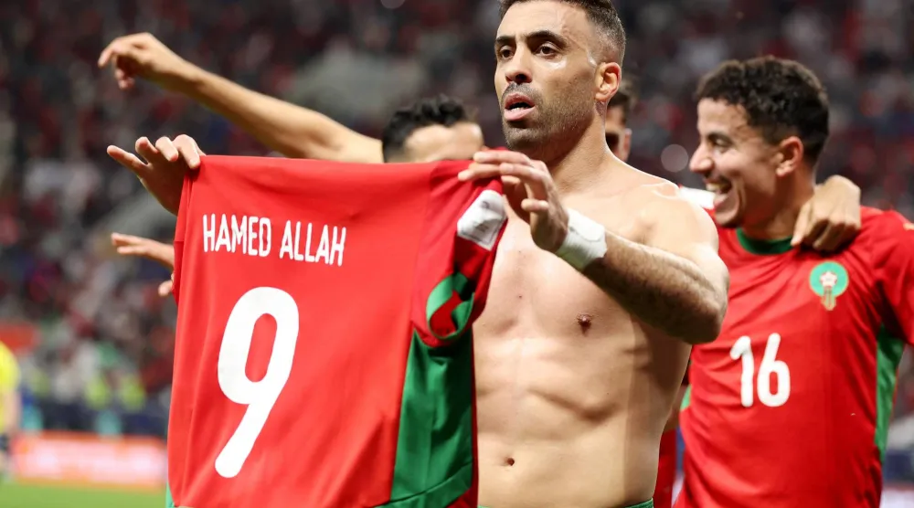 عبدالرزاق حمدالله پس از گل سوم مغرب به امارات جشن گرفت (رویترز)