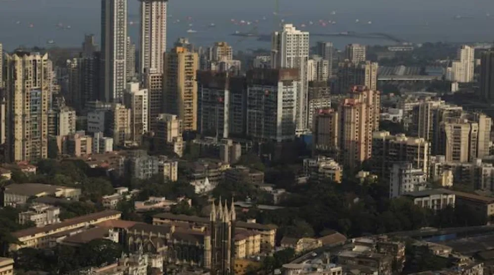 منظر عام لأفق مدينة مومباي (رويترز)