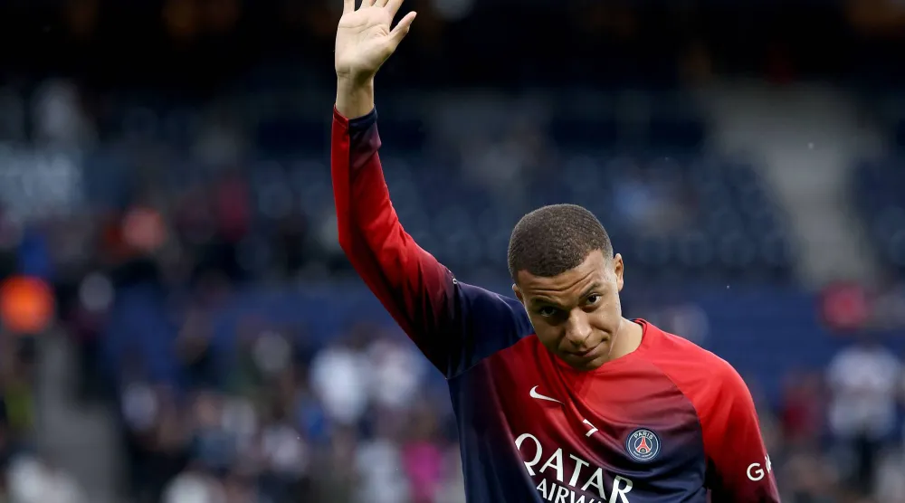 حكمت محكمة العمل في باريس على باريس سان جيرمان بدفع 59.2 مليون يورو لمبابي في نزاع حول الأجور (أ.ف.ب)