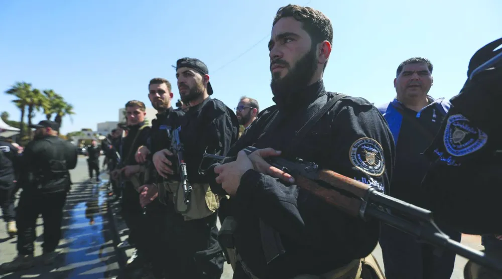 عناصر من قوات الأمن السورية في ساحة الأمويين بدمشق 8 ديسمبر 2025 (أ.ف.ب)