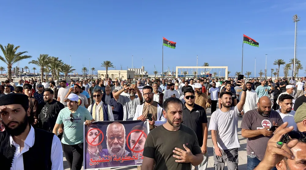 جانب من مظاهرات سابقة خرجت في طرابلس للمطالبة برحيل حكومة الدبيبة 22 مايو الماضي (إ.ب.أ)