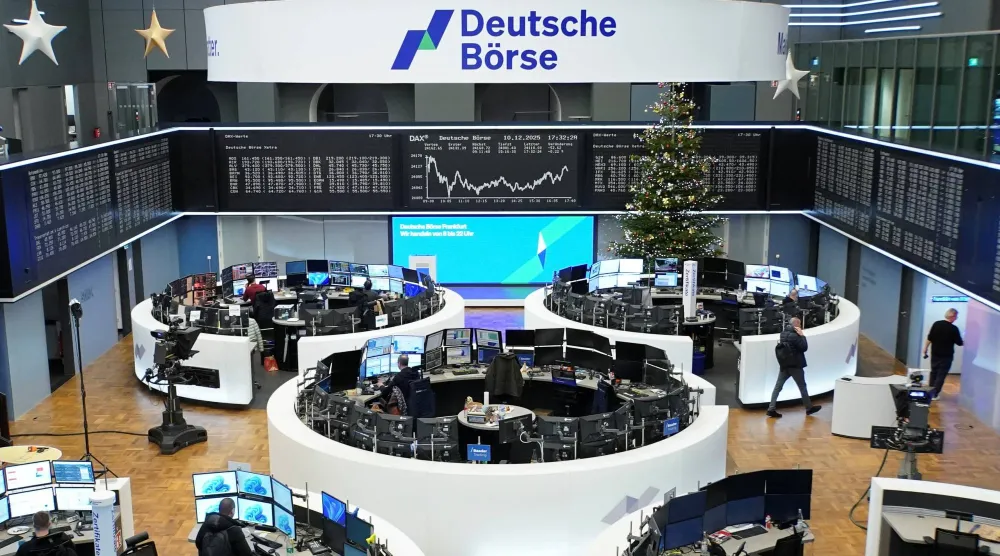 رسم بياني لمؤشر الأسهم الألماني «داكس» في بورصة فرانكفورت (رويترز)