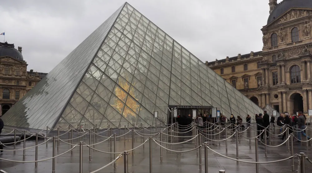 FILED - 07 December 2018, France, Paris: A View of the inner courtyard with the glass pyramid of the Louvre Museum in Paris. Photo: Christian Böhmer/dpa