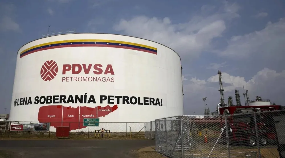 صهريج لتخزين النفط تابع لشركة «بتروليوس» دي فنزويلا (رويترز)