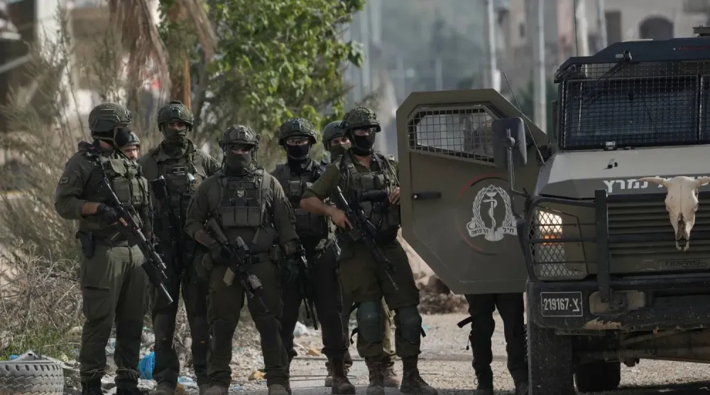 Batı Şeria'nın Tulkerim kentindeki İsrail ordusu personeli (AP)