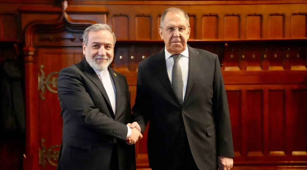 عراقجي ولافروف على هامش مباحثاتهما في موسكو («الخارجية» الإيرانية)