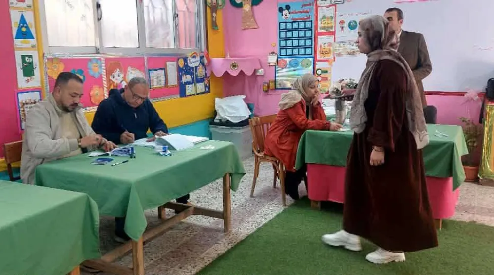 ناخبة قبل الإدلاء بصوتها في محافظة دمياط بشمال مصر (تنسيقية شباب الأحزاب)