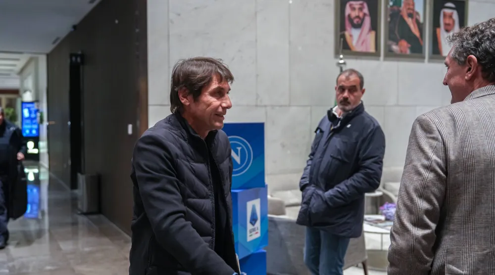 كونتي أشاد بجماهيرية نابولي في السعودية (الشرق الأوسط)