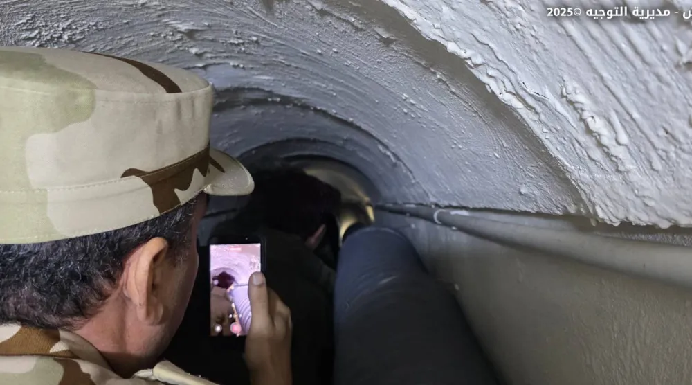 خلال معاينة دبلوماسيين نفقاً لـ«حزب الله» حيّده الجيش اللبناني في منطقة جنوب الليطاني (مديرية التوجيه)