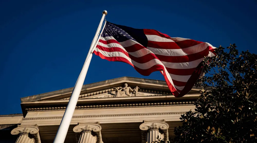 العلم الأميركي (رويترز)