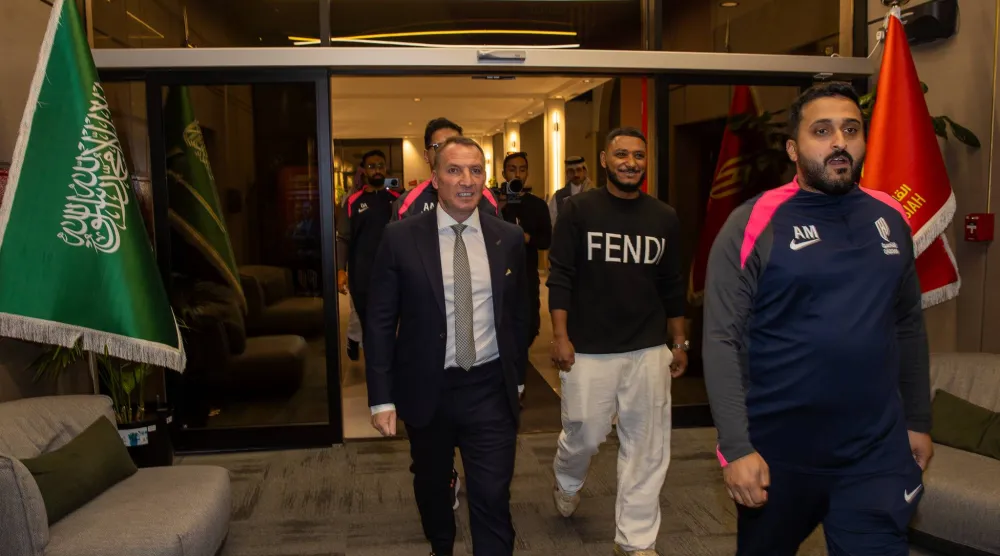 رودغرز خلال زيارته الأولى لمقر نادي القادسية (تصوير: عيسى الدبيسي)