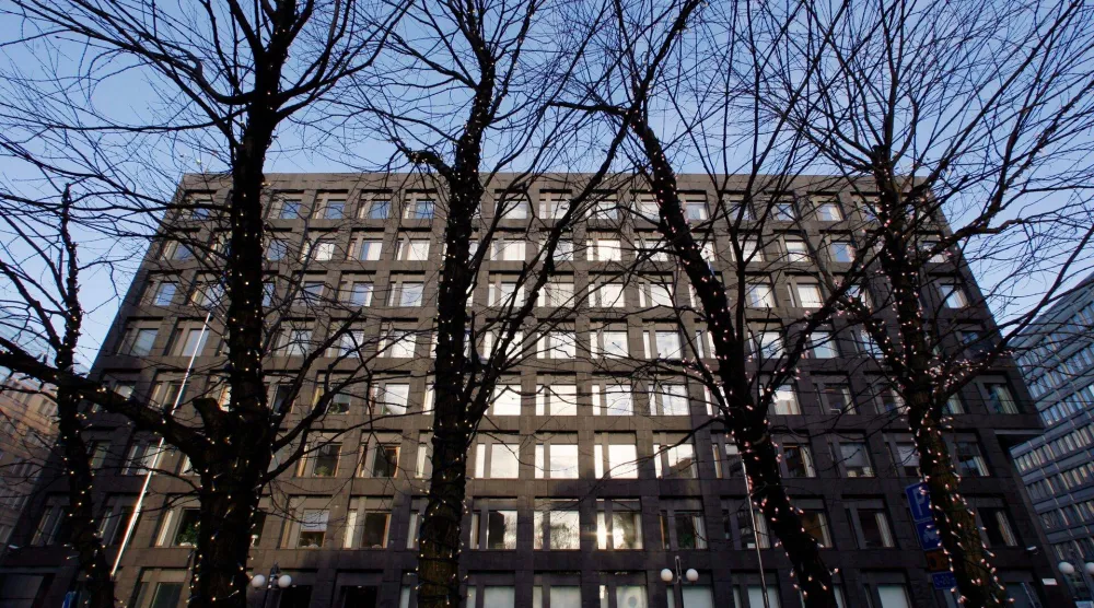 مبنى البنك المركزي السويدي في استوكهولم (رويترز)