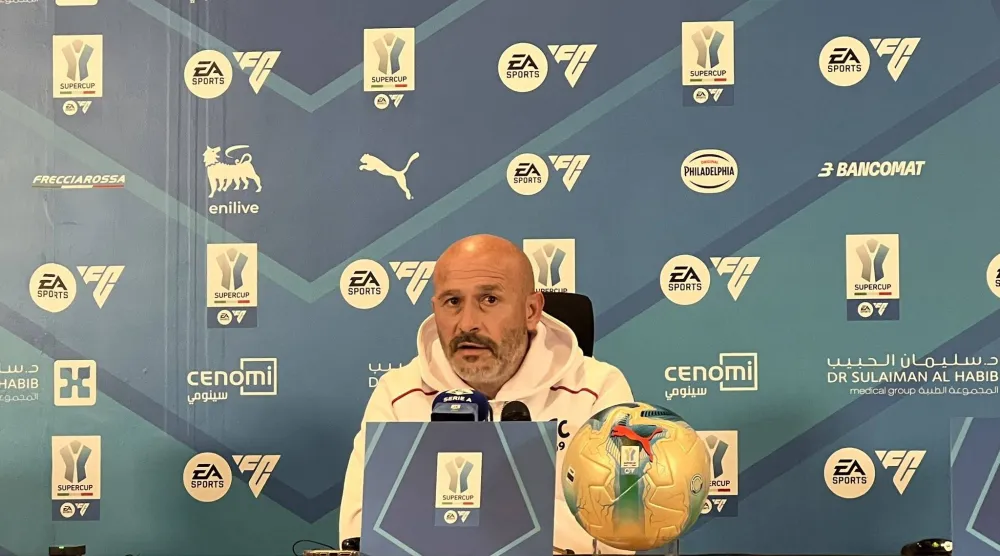 فينشينزو إيتاليانو مدرب فريق بولونيا (الشرق الأوسط)