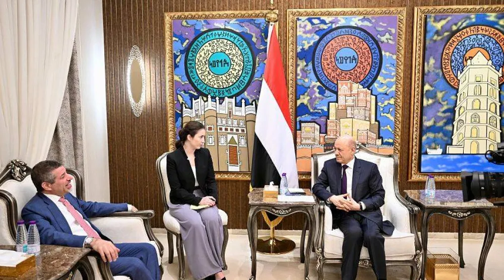 العليمي استقبل في الرياض السفير الأميركي ستيفن فاغن (سبأ)