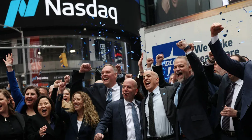 من داخل بورصة «ناسداك» في ميدان تايمز سكوير بمدينة نيويورك (رويترز)