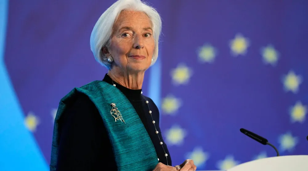كريستين لاغارد تعلن موقف البنك المركزي الأوروبي خلال مؤتمر صحافي في فرانكفورت 18 ديسمبر 2025 (أ.ب)
