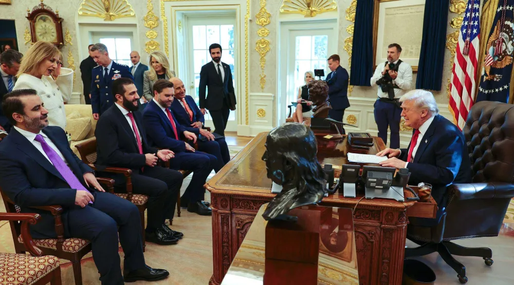 صورة لاجتماع ترمب والرئيس السوري أحمد الشرع في واشنطن بتاريخ 10 نوفمبر الماضي (أ.ف.ب)