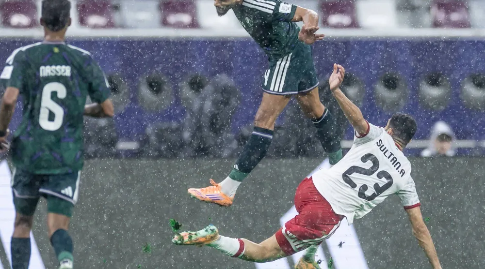 أمطار غزيرة أسهمت في توقف المباراة (المنتخب السعودي) 