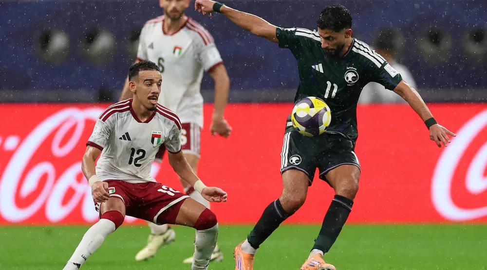 فيفا ألغى المباراة من أجل سلامة اللاعبين (رويترز)