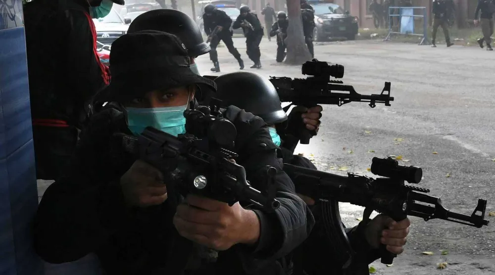 عناصر من الشرطة الباكستانية في حالة استنفار (متداولة)