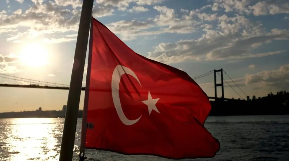 A Turkish flag with the Bosphorus Bridge in the background, flies on a passenger ferry in Istanbul, Türkiye September 30, 2020. (Reuters)
