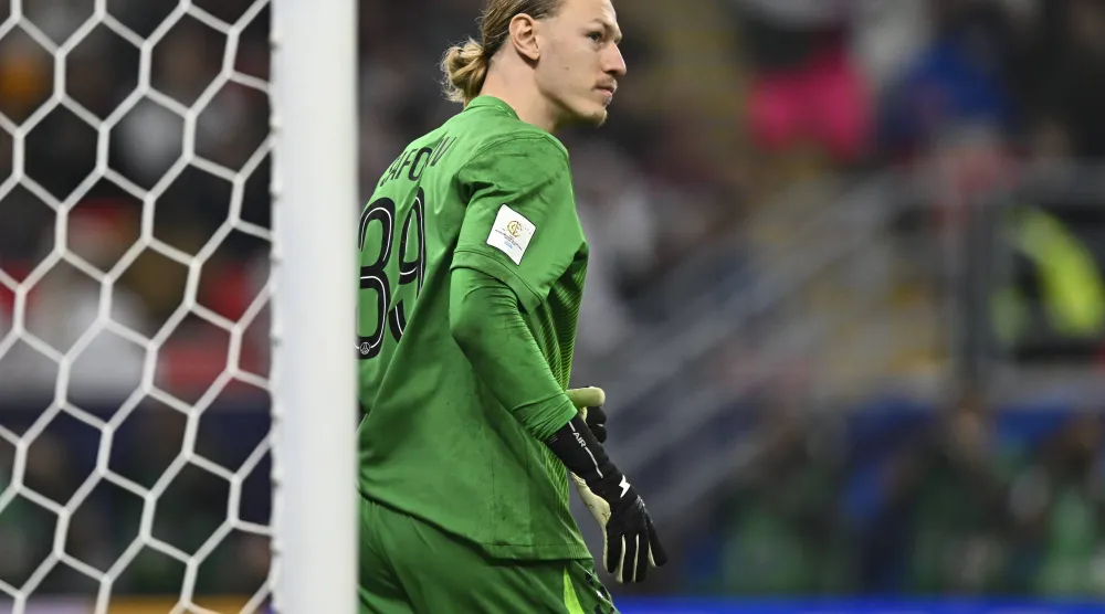 الروسي ماتفي سافونوف حارس سان جيرمان (إ.ب.أ)