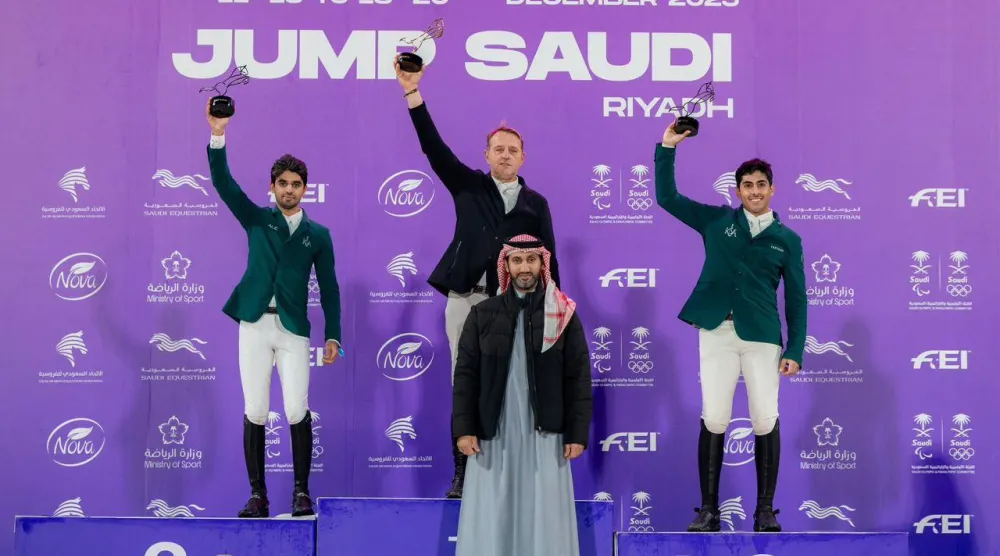 جانب من تتويج أصحاب المراكز الأولى في الشوط المؤهل لكأس العالم (الشرق الأوسط)