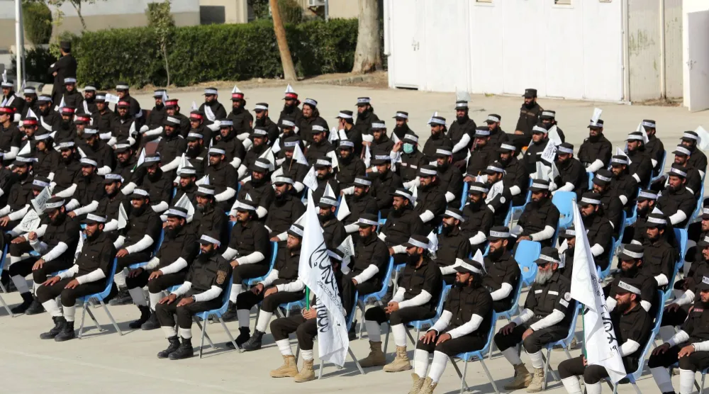 أفراد من الشرطة الأفغانية في احتفال تخرّج بجلال آباد يوم 11 ديسمبر الحالي (إ.ب.أ)