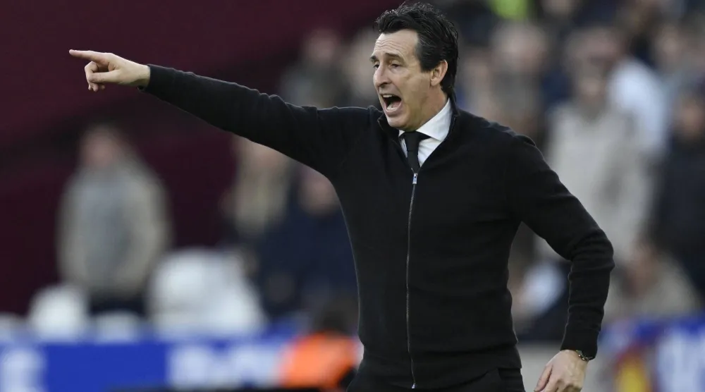 أوناي إيمري المدير الفني لفريق أستون فيلا (رويترز)