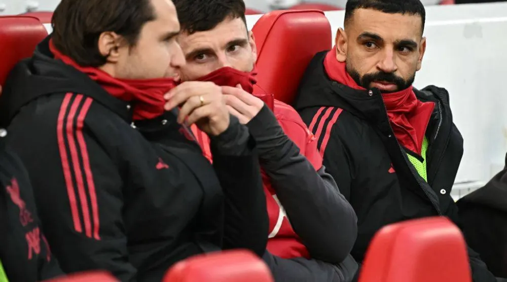  Liverpool's Egyptian striker #11 Mohamed Salah (R) sits on the bench during the English Premier League football match between Liverpool and Brighton and Hove Albion at Anfield in Liverpool, north west England on December 13, 2025. (Photo by Paul ELLIS / AFP) 
