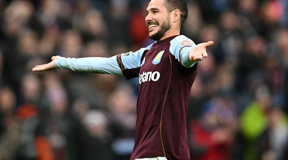 إيميليانو بوينديا نجم أستون فيلا (أ.ف.ب)