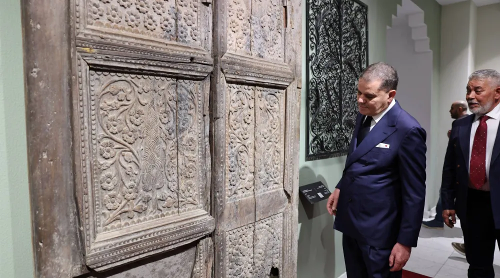 الدبيبة خلال افتتاح «المتحف الوطني» في طرابلس الذي أثار انتقادات عدد كبير من الليبيين (رويترز)