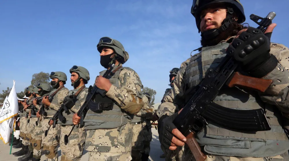 القوات الخاصة لطالبان في حفل تخرج فوج جديد من المقاتلين في جلال آباد الأسبوع الماضي (إ.ب.أ)